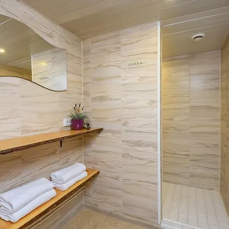 House And Sauna House With Garden In The City 別荘